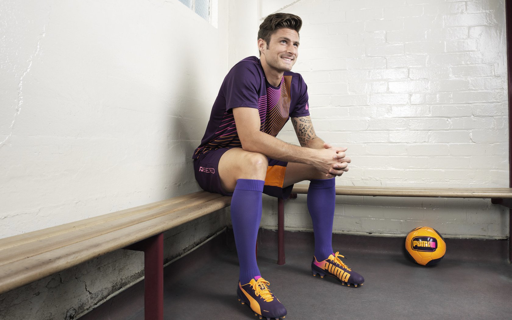 爱游戏在线登录入口-_赛场边缘：运动员的趣味小插曲_，赛场上运动员之歌