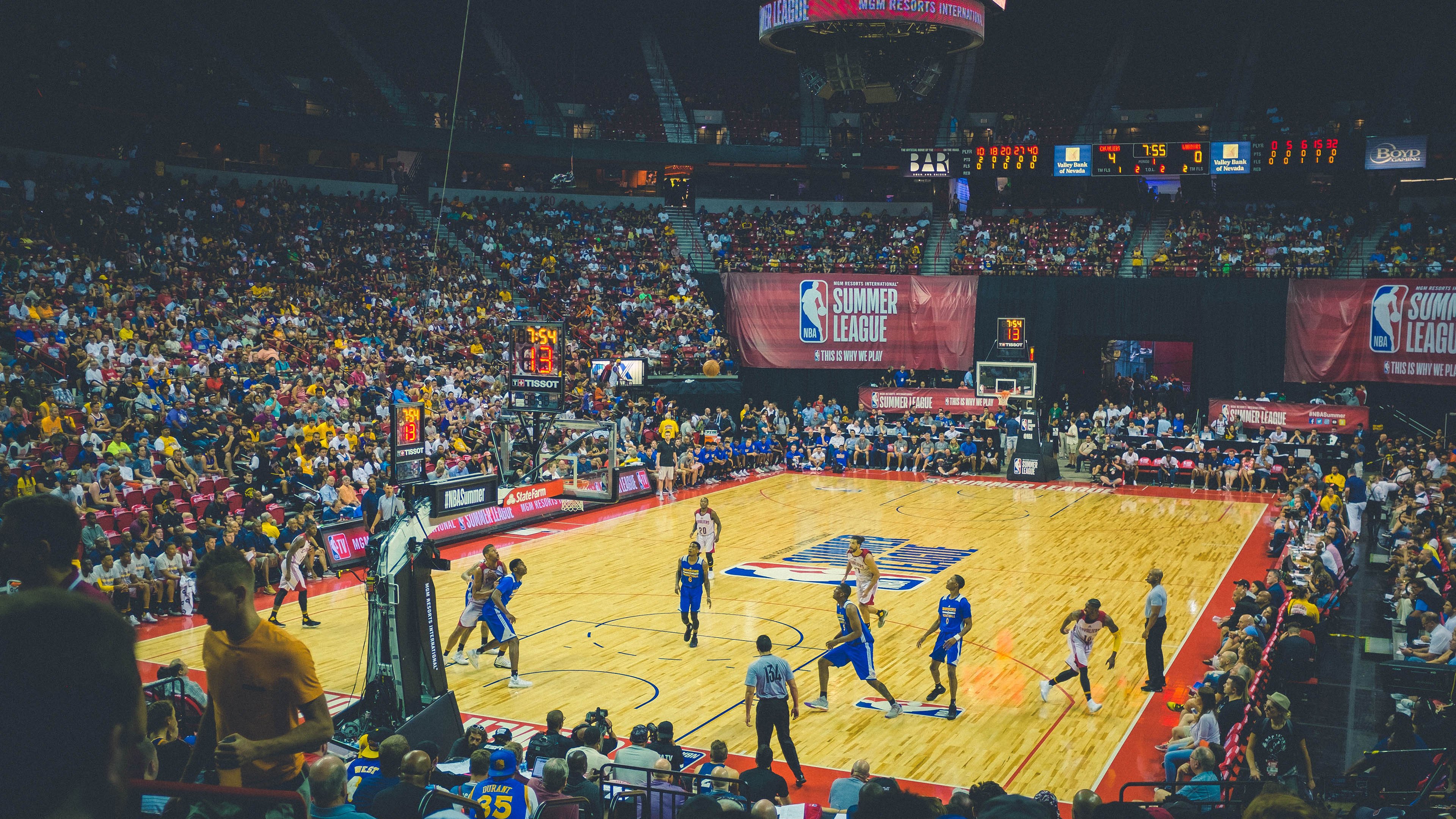 电竞选手退役转型：直播、解说、创业，他们的新选择，电竞选手退役后还能复出吗