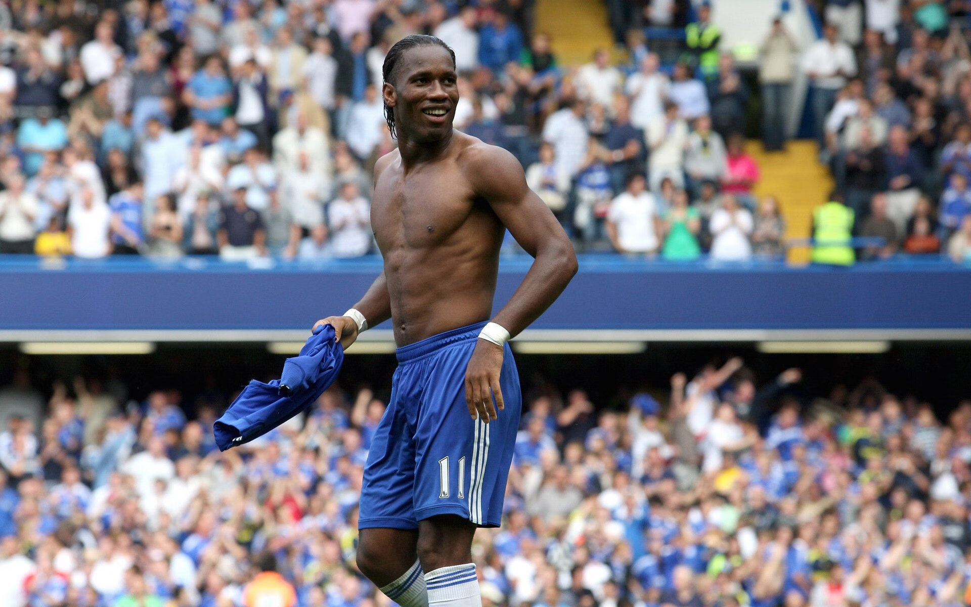 爱爱游戏-跨界合作推动电竞直播多平台同步播出，电竞跨界营销